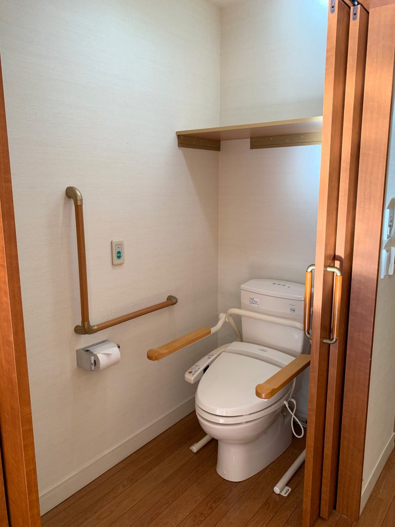 フローレンスケア芦花公園 居室内のトイレ